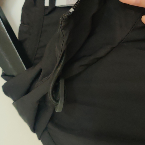 Nike lightweight, black packable running top with hood XL - Picture 7 of 11